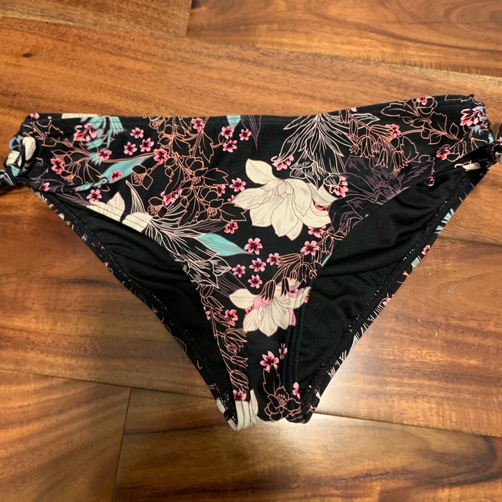 O’Neill girls bottoms